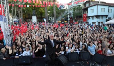 MUDANYA’DA 19 MAYIS COŞKUSU MEYDANLARI DOLDURDU