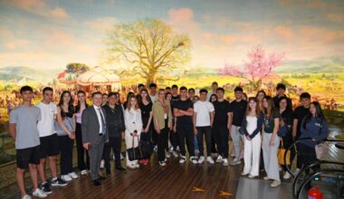 Üsküdar Amerikan Lisesi öğrencileri Harmancık Ortaokulu’na robotik laboratuvar kurdu