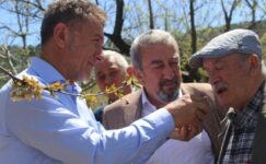 ORHAN SARIBAL: “ÇİFTÇİYE AKP ZULMÜ: TARLAYA BORÇ EKTİRDİ, ENKAZ BİÇTİRİYOR”
