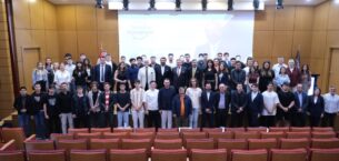Ünlü tasarımcı Mudanya Üniversitesi’nde tecrübelerini paylaştı