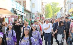 TİRİLYE’DE ZEYTİN ÇİÇEĞİ FESTİVALİ COŞKUSU