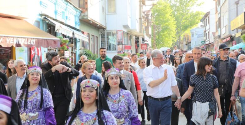 TİRİLYE’DE ZEYTİN ÇİÇEĞİ FESTİVALİ COŞKUSU