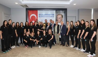 Şampiyon sporculardan Başkan Bozbey’e ziyaret