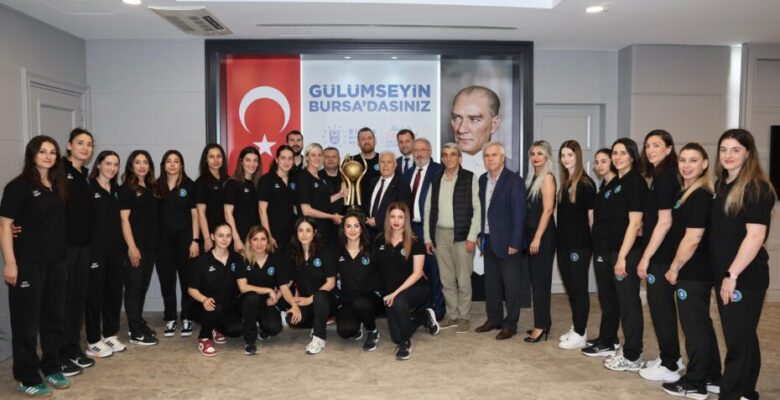 Şampiyon sporculardan Başkan Bozbey’e ziyaret