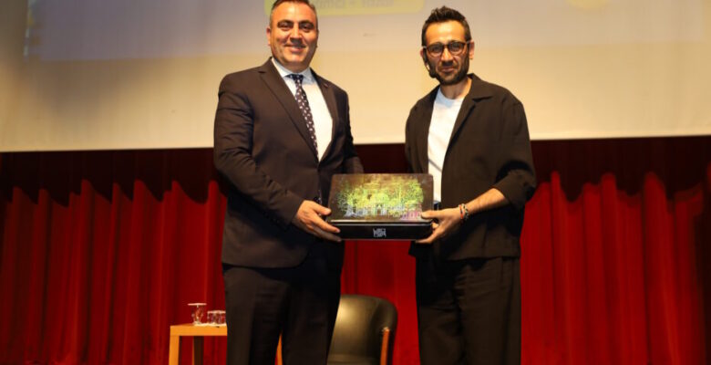 ‘Gri Koç’, Bursalı gençlere sınav kazandıran taktikleri anlattı