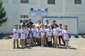 Minik gönüllülerden İznik’te sahil temizliği