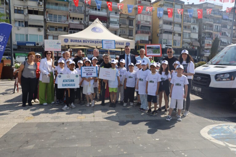 Gemlik Körfezi’nde dalgıçlardan dip temizliği