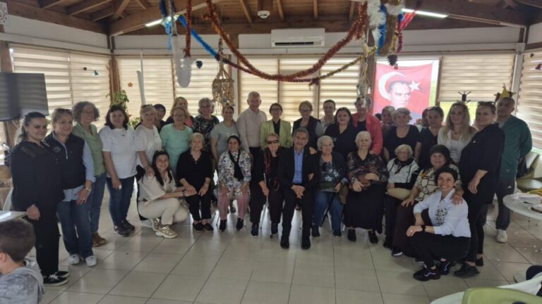 Gemlik’te Anneler Günü’nün En Anlamlı Kutlaması Yaşlı Konuk Evinde Gerçekleşti