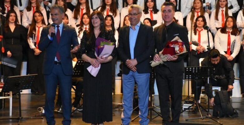 Gemport Gemik Anadolu Lisesi’nden “Gençlikten Geçmişe Selam” Konseri