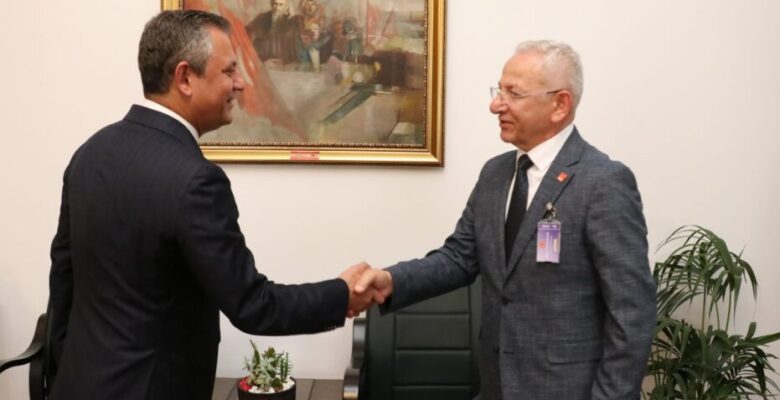 CHP Gemlik İlçe Başkanlığı: “Genel Başkanımız Özgür Özel Yalnız Değildir!”