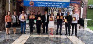 ULUDAĞ EMEKLİLER DERNEĞİNDEN GELENEKSEL ANNELER GÜNÜ KUTLAMASI