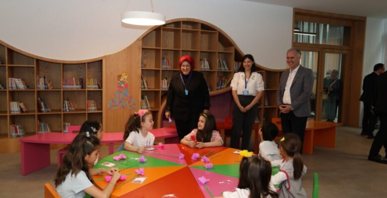 MİNİKLERDEN ANNELERİNE SÜRPRİZ