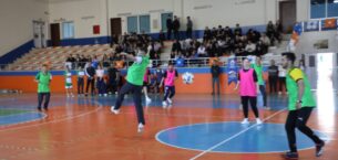 ENGELLER SAHADA AŞILDI, FUTSAL TURNUVASINDA DOSTLUK KAZANDI