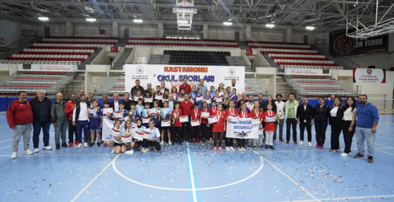 Osmangazili badmintonculardan namağlup şampiyonluk