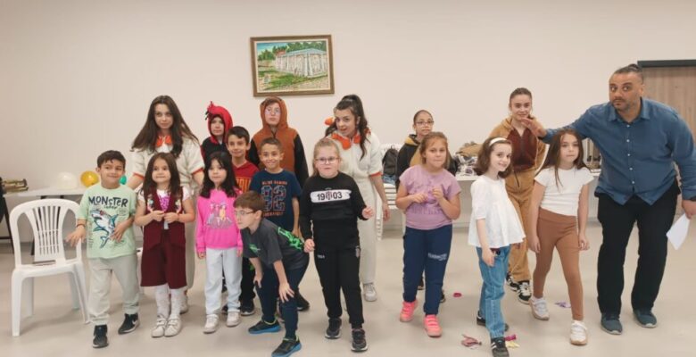 Karacabey Belediyesi’nin çocuklara özel bilmeceli okuma etkinliği ilgi gördü