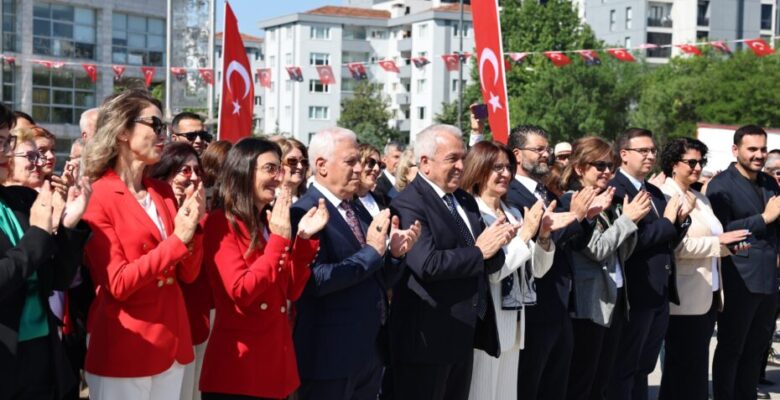 Nilüfer’de 19 Mayıs kutlamaları çelenk sunma töreni ile başladı