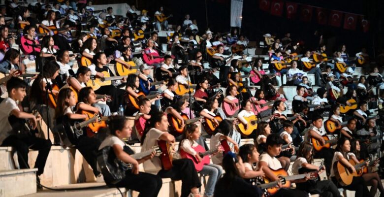 Gemlik’in Genç Sanatçıları, 19 Mayıs’ta Yeteneklerini Sergiledi