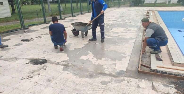 Karacabey Belediyesi yüzme havuzunu yaza hazırlıyor
