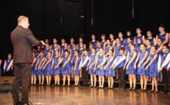 Nilüfer Çocuk ve Gençlik Koroları yıl sonu konserinde büyüledi