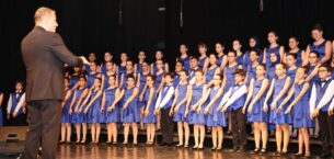 Nilüfer Çocuk ve Gençlik Koroları yıl sonu konserinde büyüledi