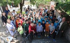 Yazar Karamuti Misi Yazıevi’nde öğrencilerle söyleşi yaptı