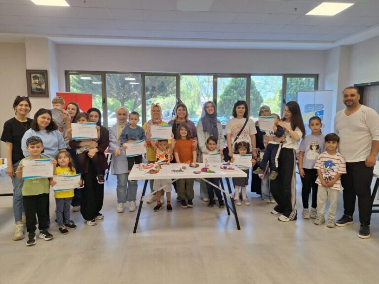 Karacabey Belediyesi’nden anne-çocuklara özel Kil Atölyesi