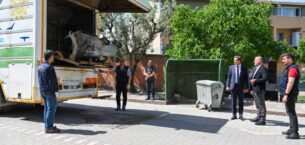Karacabey Belediyesi’nden çöp konteynerine özel temizlik