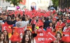 Osmangazi’de binlerce kişilik 19 Mayıs korteji