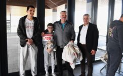 Tarihi koşuya katılacak sporseverler numaralarını aldı