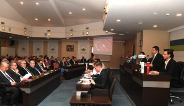 Osmangazi Belediye Meclisi Özgür Özel’e yönelik saldırıyı kınadı