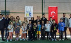Karacabey Belediyesi Spor Tesisleri’nde minik raketler sahne aldı
