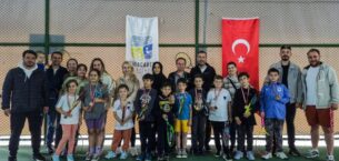 Karacabey Belediyesi Spor Tesisleri’nde minik raketler sahne aldı