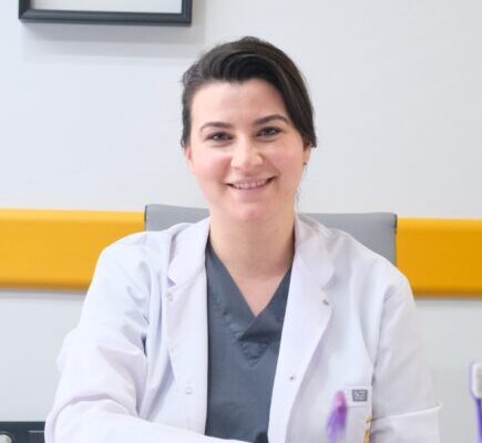 UZMAN DİŞ HEKİMİ NİHAL SALI’DAN UYARI; “SİGARA AĞIZ VE DİŞ SAĞLIĞINI SESSİZCE YOK EDİYOR”