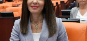 NURHAYAT ALTACA KAYIŞOĞLU; “ÜRETİCİ ÇÖKÜYOR, SANAYİ ÇÖKÜYOR, İKTİDAR İZLİYOR”
