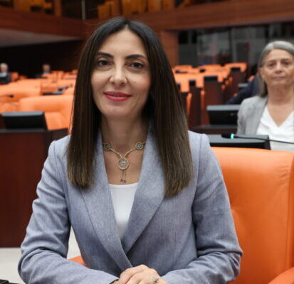 NURHAYAT ALTACA KAYIŞOĞLU; “ÜRETİCİ ÇÖKÜYOR, SANAYİ ÇÖKÜYOR, İKTİDAR İZLİYOR”