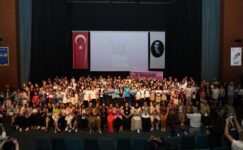 Boyları kadar kitap okudular, ödülleri kaptılar
