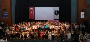 Boyları kadar kitap okudular, ödülleri kaptılar