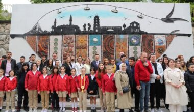 Özel gereksinimli bireylerden 770 parçalık seramik pano
