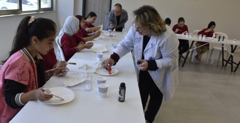 Karacabey Belediyesi’nden öğrencilere sanat desteği