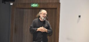 Ünlü Yazar Sinan Yağmur Karacabey’de öğrencilerle buluştu