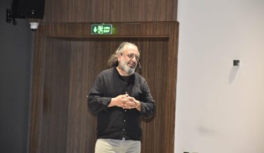 Ünlü Yazar Sinan Yağmur Karacabey’de öğrencilerle buluştu