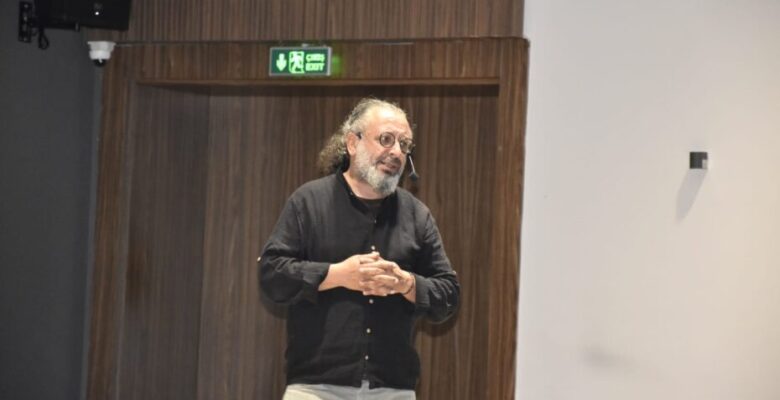 Ünlü Yazar Sinan Yağmur Karacabey’de öğrencilerle buluştu