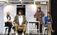 Karacabey’de sanat dolu gece; ‘Süleyman ve Öbürsüler’ tiyatroseverlerle buluştu