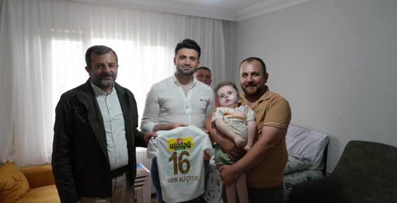 GÜRSULU MİNİK TARAFTARA  ANLAMLI ZİYARET