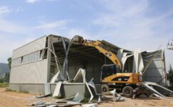 Yaylacık Mahallesi’nde kaçak yapılar yıkıldı