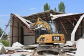 Nilüfer’de iki kaçak fabrika yerle bir edildi
