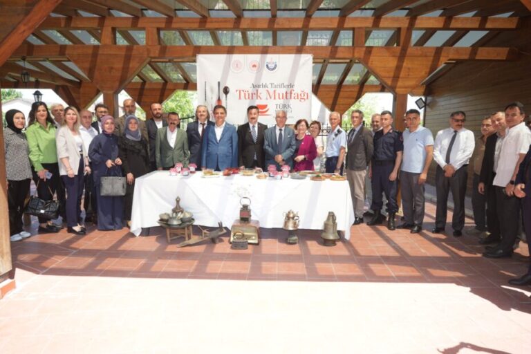 BAŞKAN ÖZEL: TARİHİ LEZZETLERİMİZİ FASTFOOD’A MAHKUM ETMEYECEĞİZ