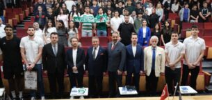 Bursaspor Basketbol Başkanı Sezgin  Mudanya Üniversitesi’nde öğrencilerle buluştu