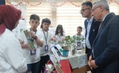 ENGÜRÜCÜK ORTAOKULUNDA BİLİM FUARI HEYECANI