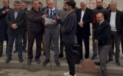 Saadet Gemlik Okullarını İsteyen Ailelerle Birlikte